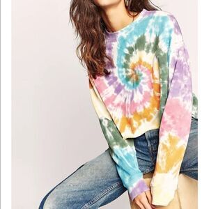 DAYDREAMER TIE DYE CROP SWEATSHIRT